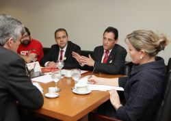 Ministra Gleisi e presidente do TST prometem ajudar pelo fim do imposto sindical